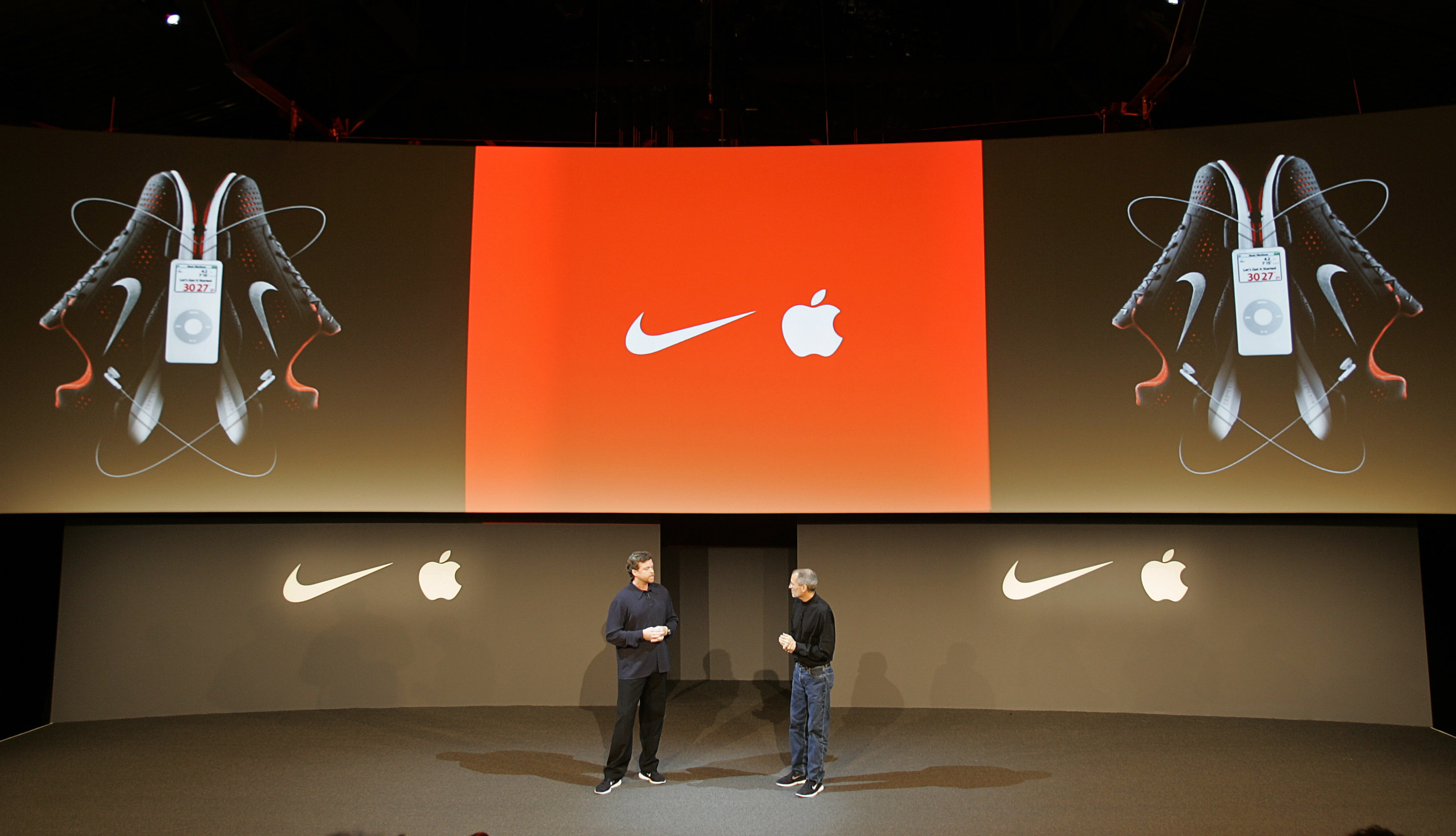Найк apple. Найк и Эппл. Apple Nike. Коллаборация Nike и Apple. Найк сотрудничество с Apple.