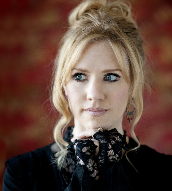 Грейс ховард билд. Grace Howard. Grace Howard zzz.