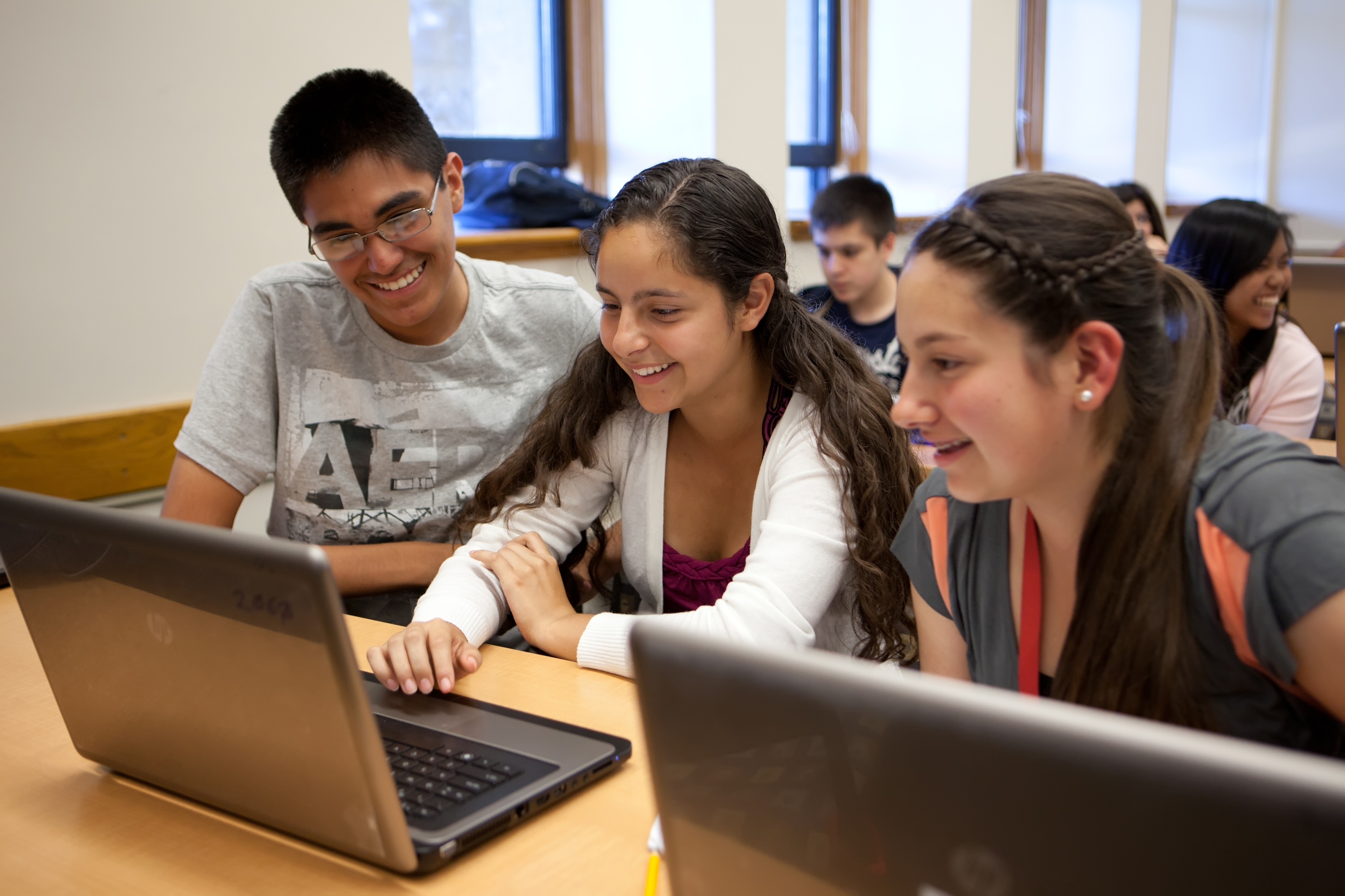 These students in our group. Колледж в США. Студенты it. Учебный класс со студентами. Школа университет.