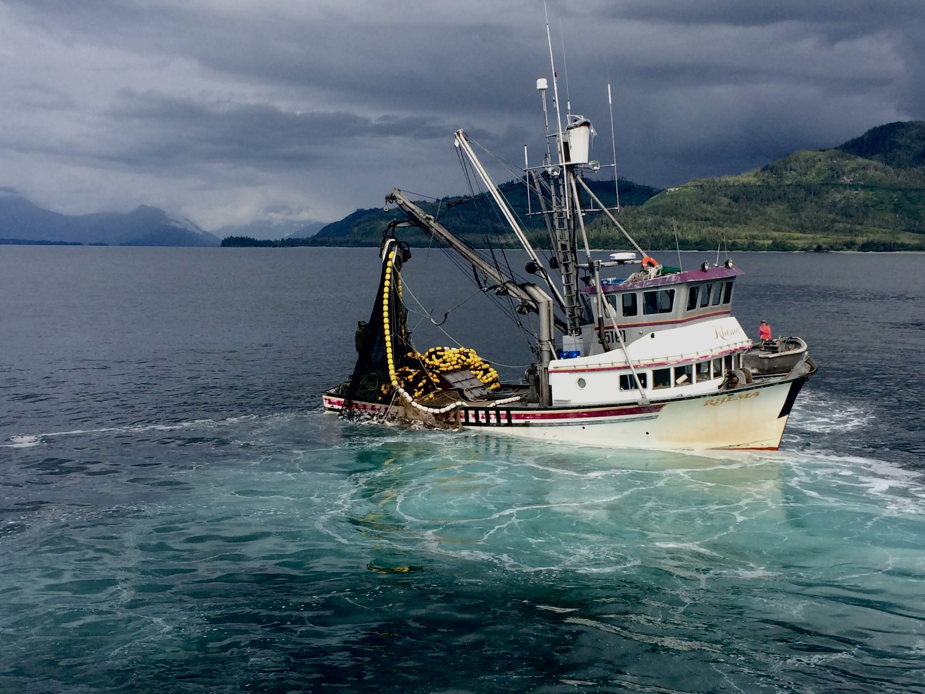 Аляска 2015. Рыболовное судно Аляска. Рыбалка на Аляске. Рыбный промысел на Аляске. Аляска море рыбалка.