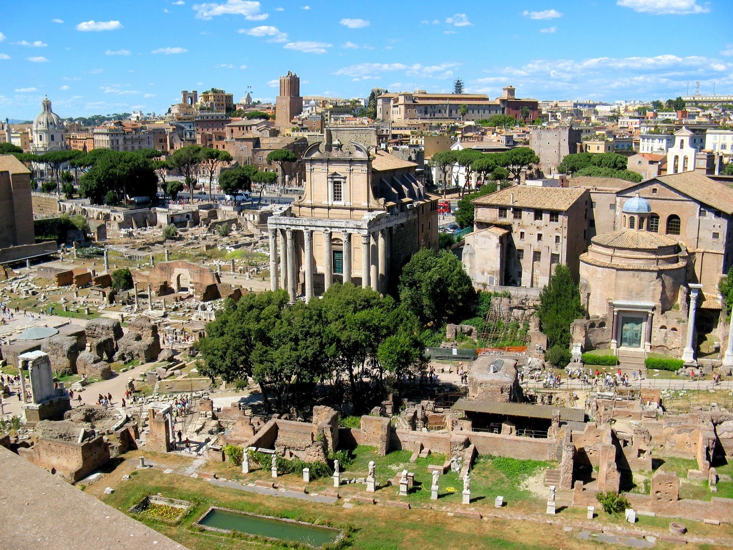 Римские. Капитолийский холм развалины Рим. Римский форум в Риме. Рим на римском. Палатинский, Капитолийский.