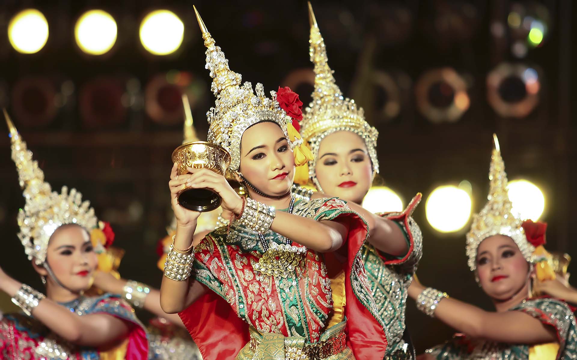Тайцы в россии. Тайланд культура. Национальный танец Тайланда. Тайцы Тайланд. Традиции Таиланда.