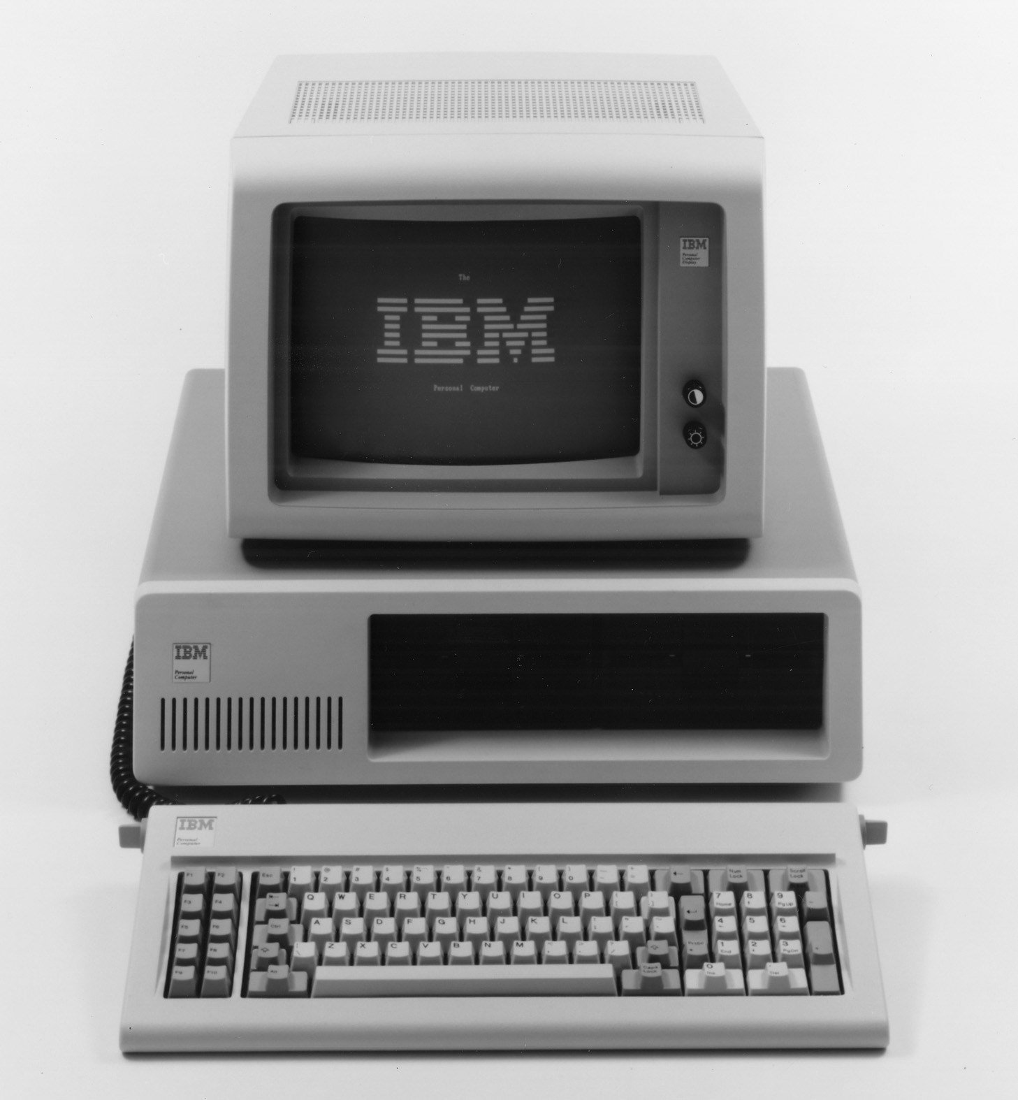 Ibm sans. Компьютер IBM 5150. Компьютер IBM PC 5150. Четвертое поколение ЭВМ IBM PC. 1981 IBM 5150.