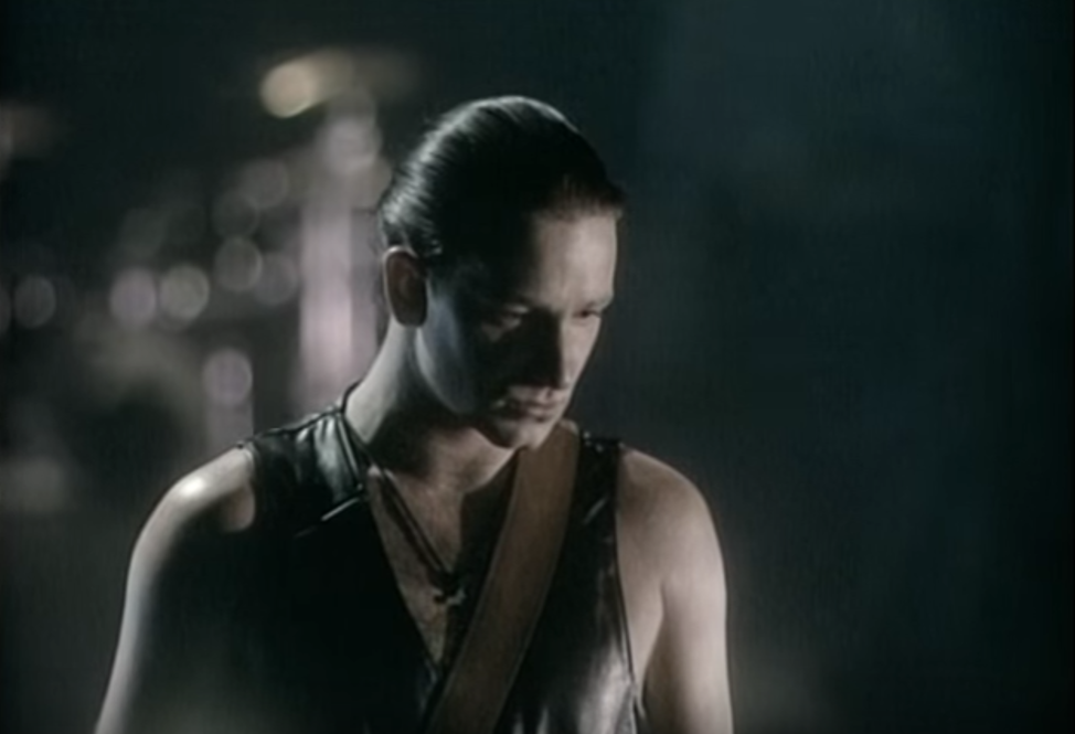 U 2 video. Боно u2 with or without you. U2 видео. Актер u2 клип. Песня Steve a Jekin with or without you.