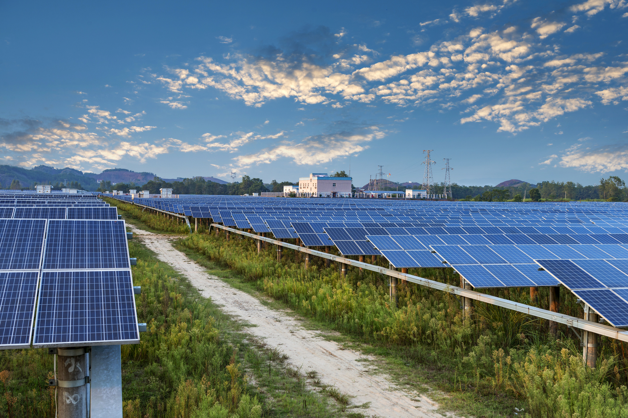 Станция солнечной энергии. Solar Energy Энергетик. Солар Солнечная станция. Solar Power Энергетик.