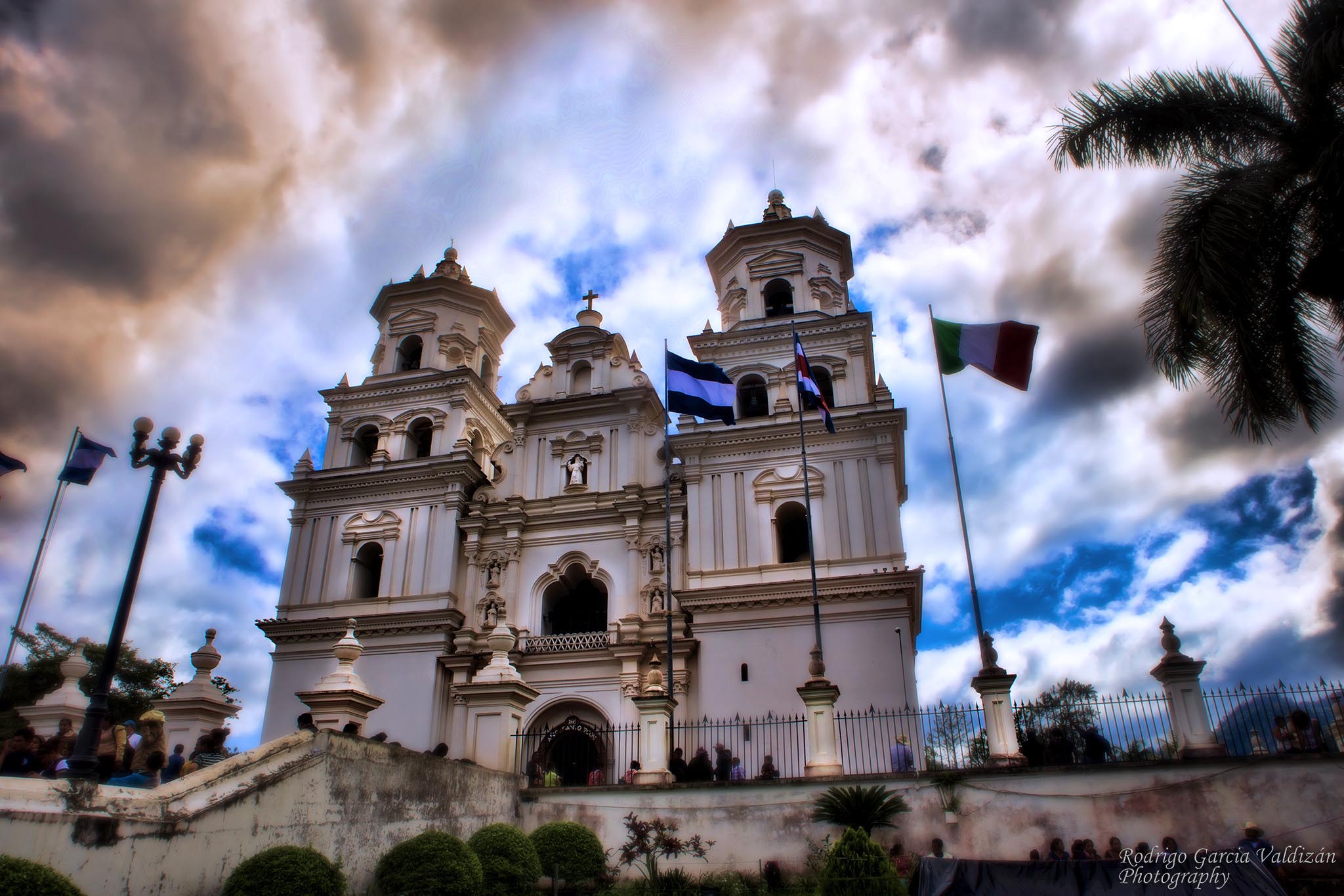 Дам гватемалу и два барбадоса. Ливингстон город Гватемала. Гватемала туризм. Красота Гватемала.
