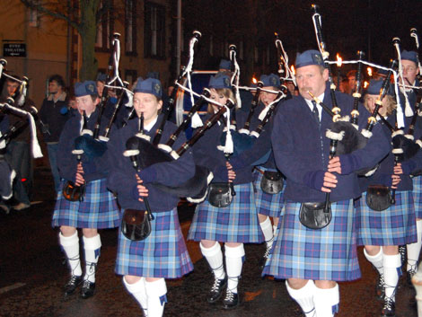 Most people in scotland live in. День Святого Андрея (Saint Andrew’s Day) — Шотландия. День Святого Андрея в Шотландии. St Andrew's Day – 30th November. Празднование дня Святого Андрея в Шотландии.