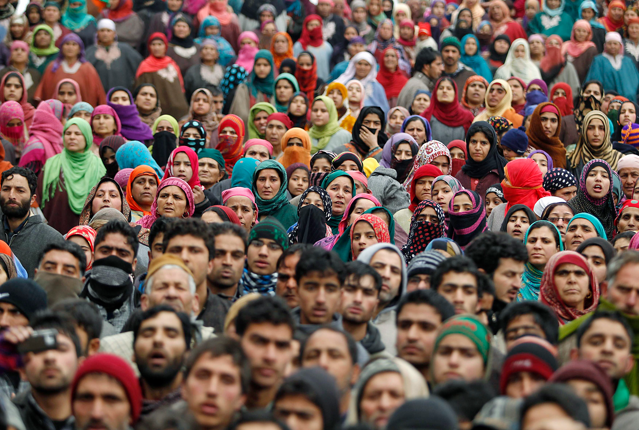 Население стало. Indian population. Венесуэла и Индия. Население Индии арт.