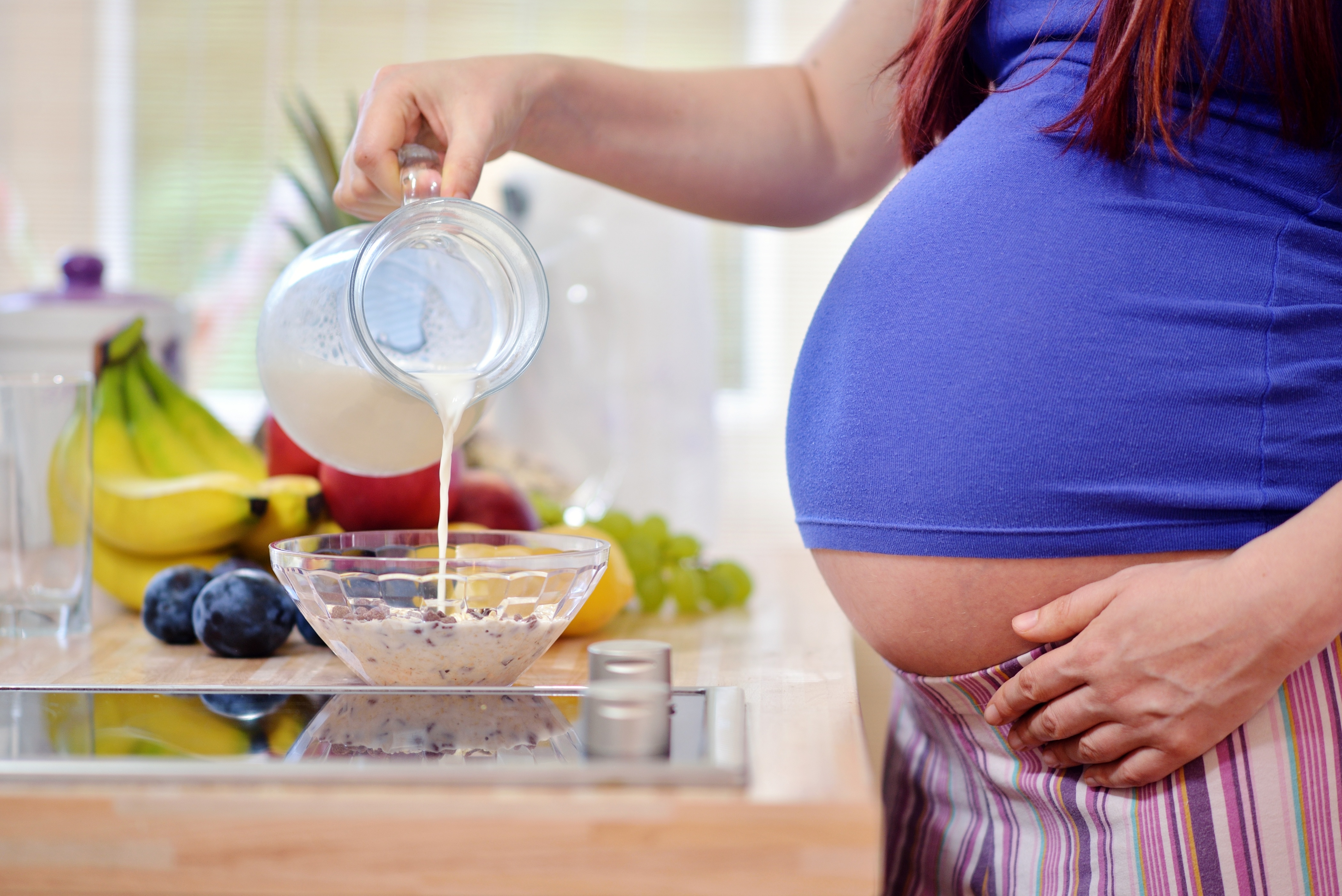 Что пить при токсикозе. Питание для беременных. Здоровое питание беременных. Беременность и еда. Беременные женщины.