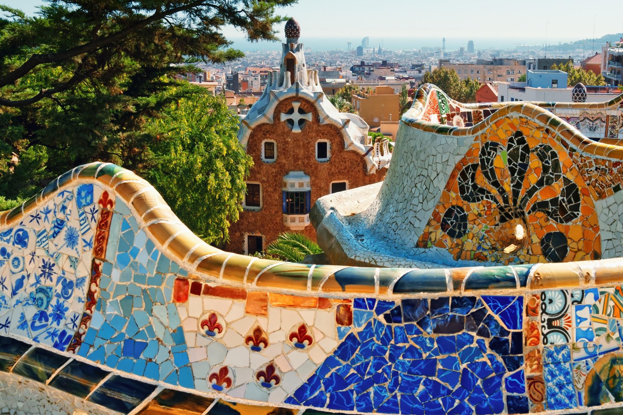 Antoni Gaudi on emaze