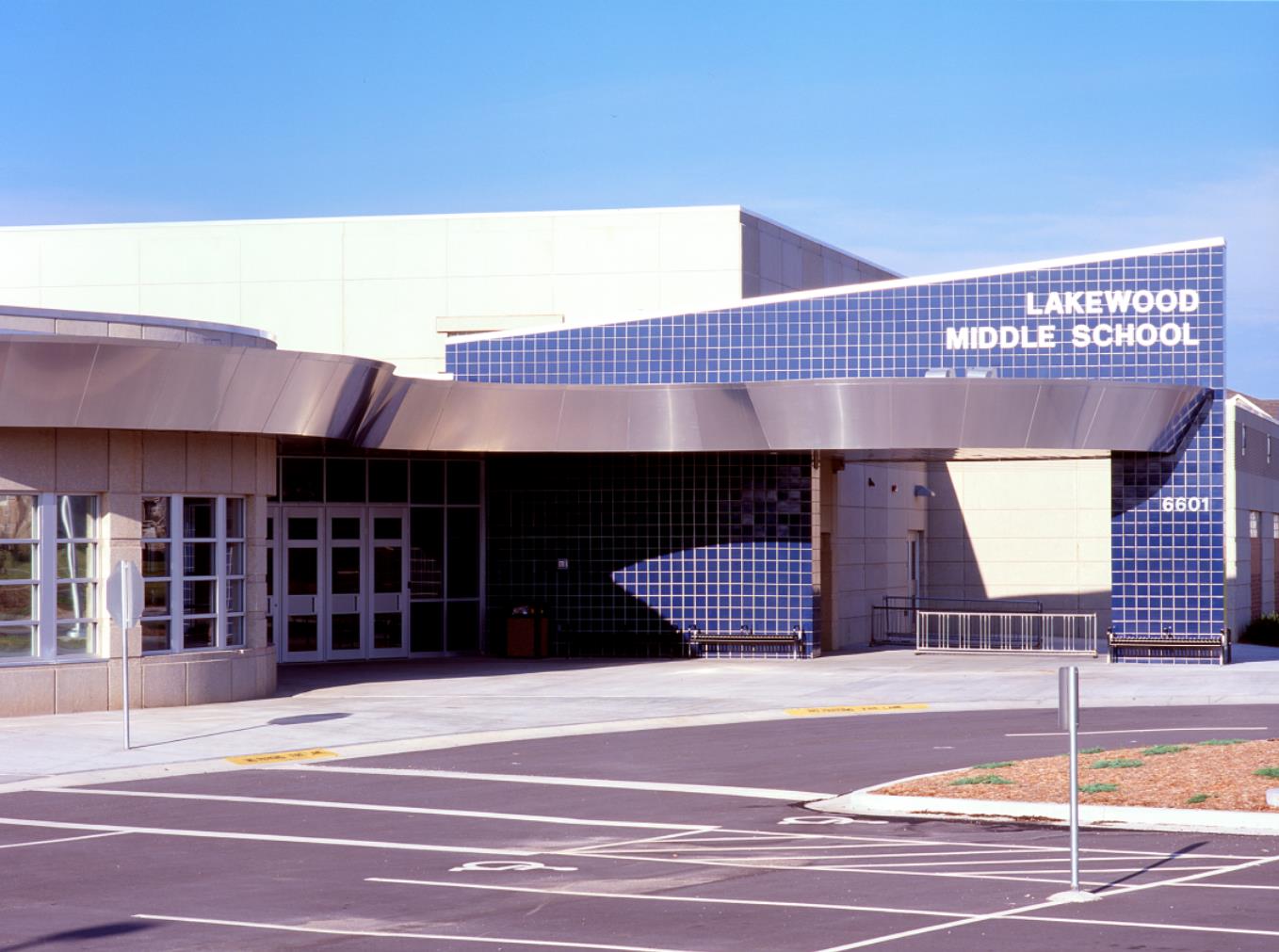 Same school. Лейквуд Колорадо. Лейквуд школы. Американская Церковь Лейквуд. Lakewood High School (Colorado).