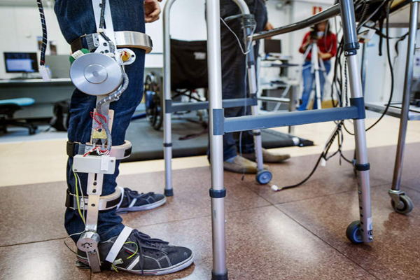 Resultado de imagen para TecnologÃas de terapia o rehabilitación, que liberan al paciente de su enfermedad o corrigen sus afectos sobre las funciones del paciente