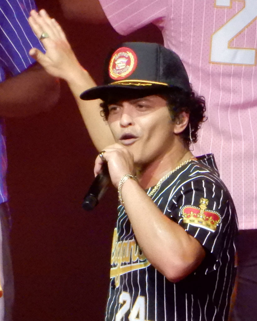 Biografia de Bruno Mars on emaze Biografia de Bruno Mars on emaze