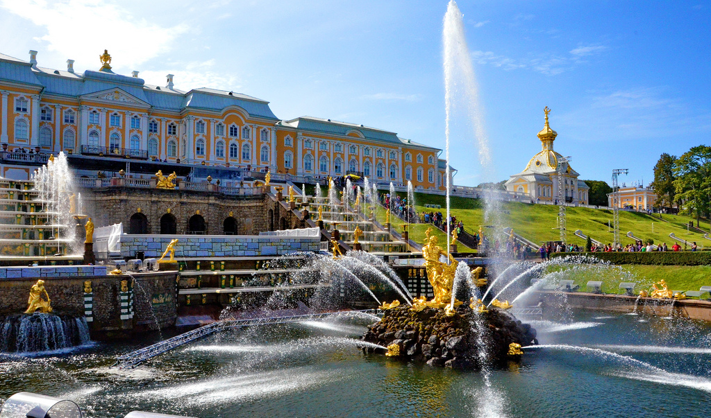 Санкт петербург культурная. Peterhof St Petersburg Russia. Питер Невский Петергоф. Петергоф Нева. Summer Palace Saint Petersburg.