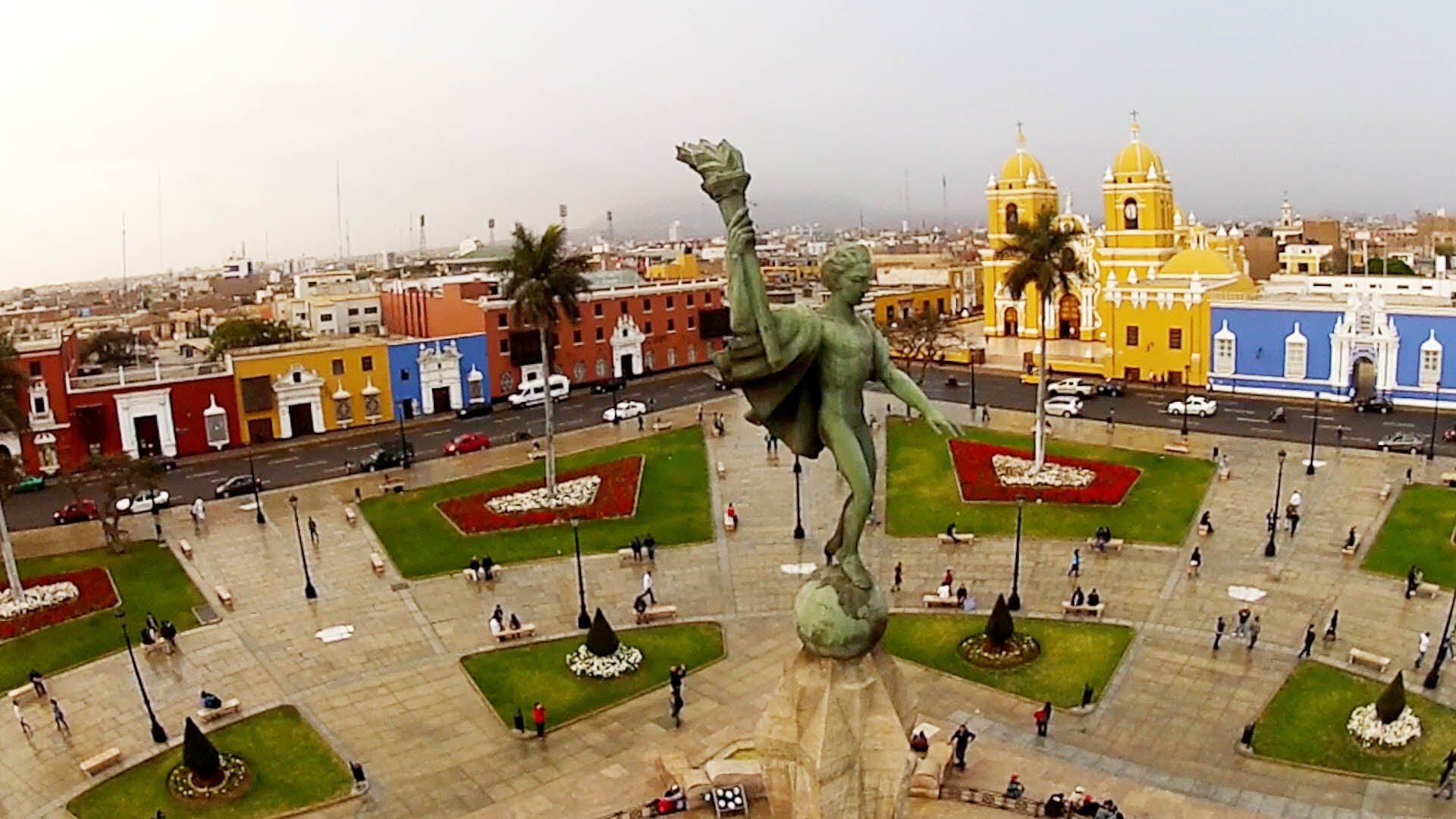 Трухильо Перу. Плаза де Армас парк. Лима столица Перу. Исторический центр Лимы.