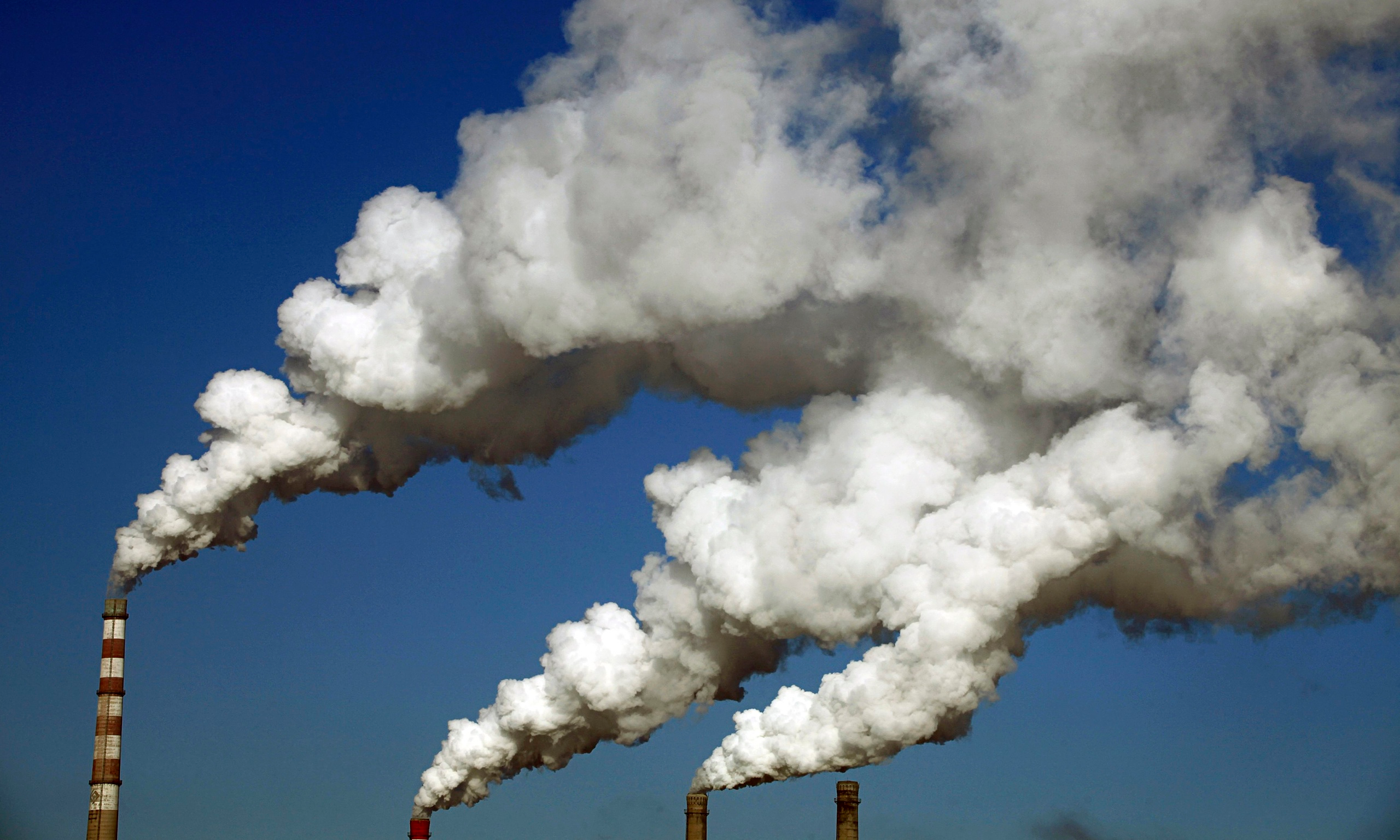 Промышленные газы в атмосфере. Выбросы углекислого газа в атмосферу. Газообразные загрязнители. Газообразные загрязнители воздуха. Газообразные загрязнения окружающей среды.