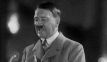 Hitler. derecha. 