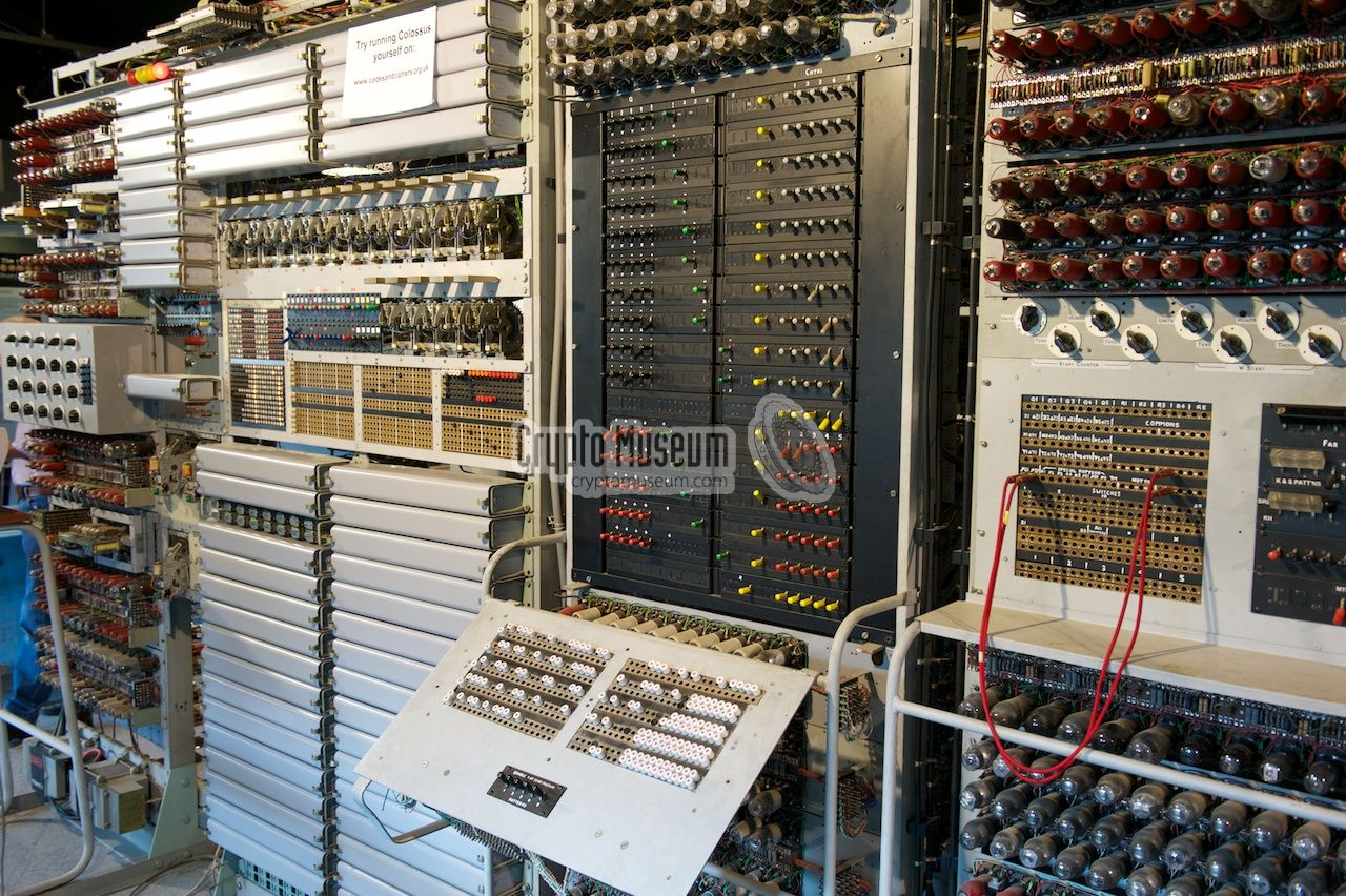COmputer at emaze Presentation