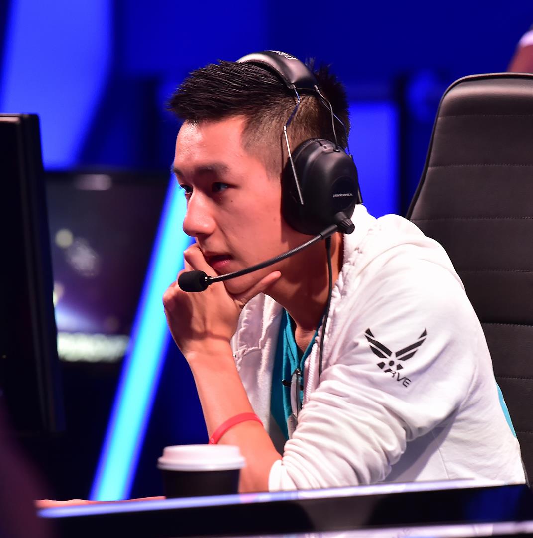 Sim Freem Esports Esports: Breaking Free at emaze Presentation