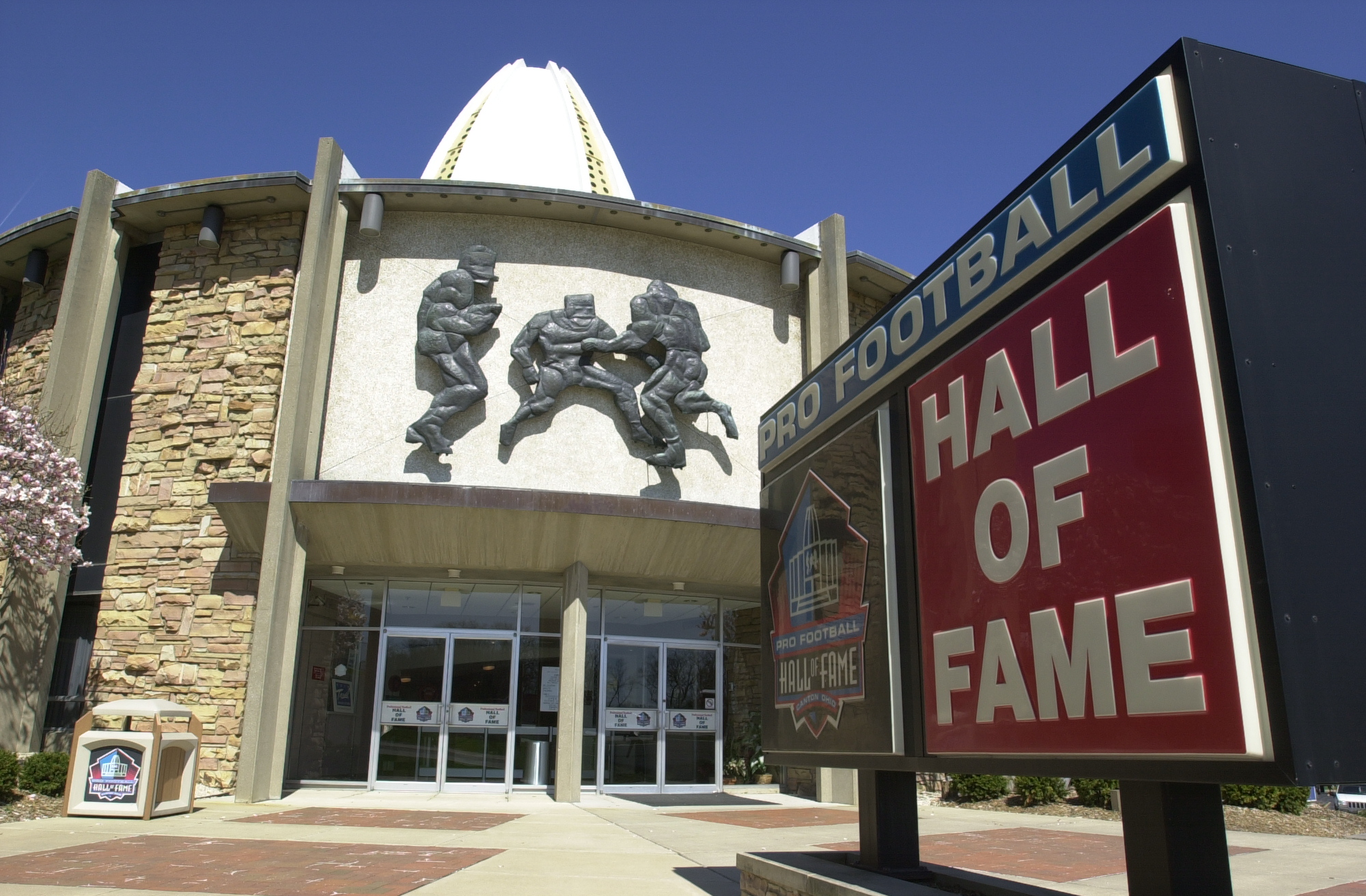 Us well. Зал славы НФЛ. Зал славы английского футбола. Hof Hall of Fame. Canton Football Hall of Fame