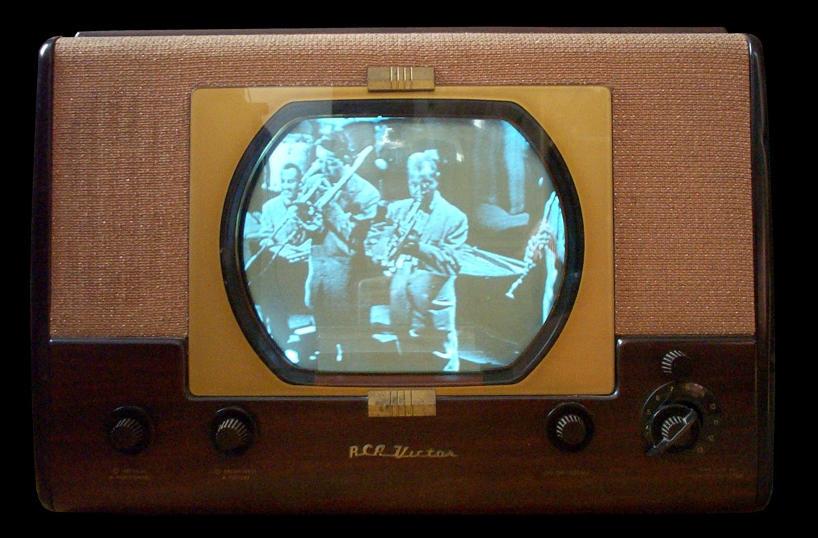 La television. Телевизор RCA-tt5. RCS TT-5 первый телевизор. Телевизор RCA 1939. Первый телевизор RCA 1936.