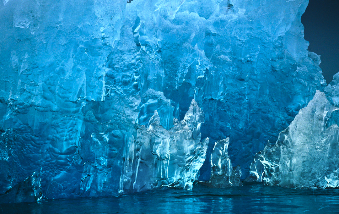 Ледяные Кристаллы. Голубой лед. Ледяная глыба. Кристаллы в природе. Лед холодный лед прозрачный