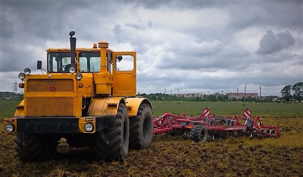 Кировец мощность двигателя. К700 Кировец трактор. К701 Кировец трактор. Трактор k-701 Кировец. Кировец к 701 и к 700.