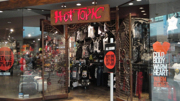 Hot topic. Хот топик магазин. Магазин topic. Hot topic интернет магазин.