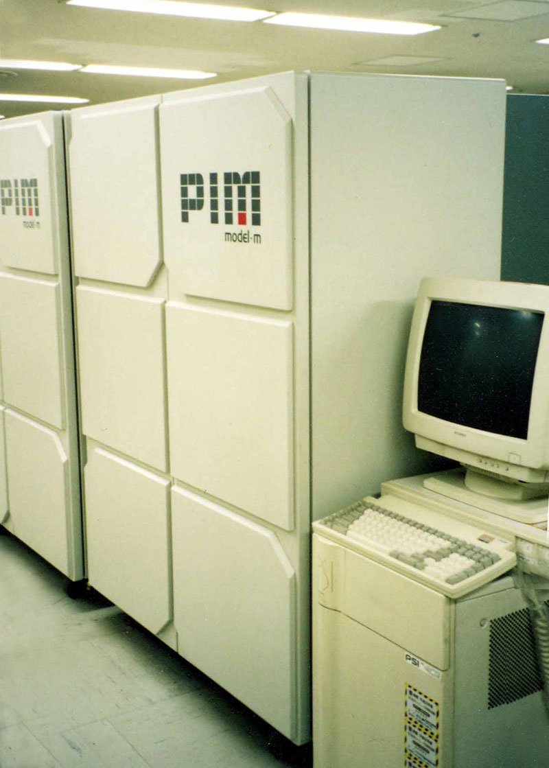 М5 компьютер. Компьютеры третьего поколения. 5 Поколение компьютеров. ЭВМ нового поколения. Японский компьютер пятого поколения.