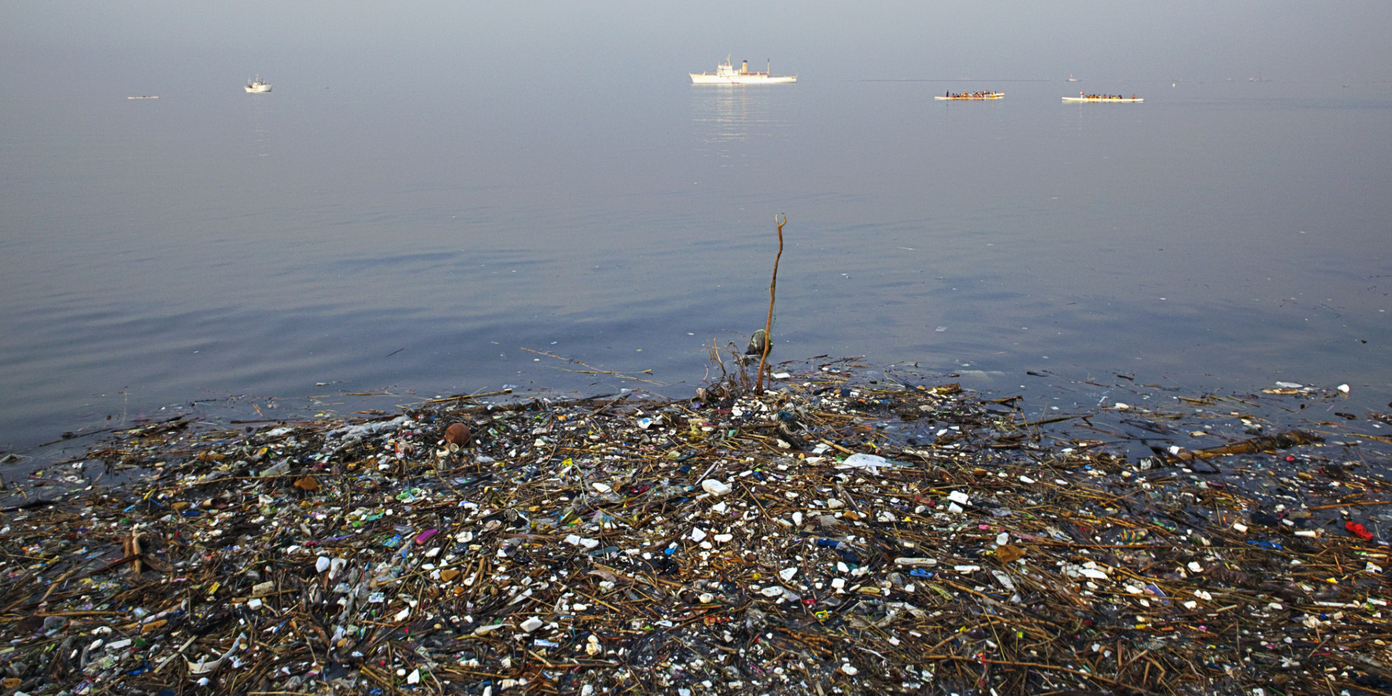 Мусорное пятно в тихом. Тихоокеанское мусорное пятно. Great Pacific Garbage Patch. Eastern Garbage Patch. Мусорный Континент в тихом океане.