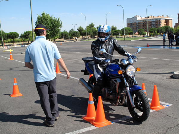 A que edad se puede conducir una moto