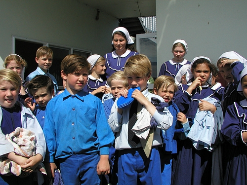 Grey school. Община Глориавейл. Христианская община Gloriavale. Gloriavale Christian community.