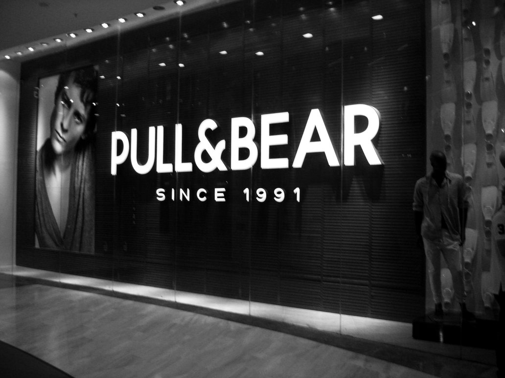 Pull bear одежда. Pull and bear авиапарк. Paul bear. Paul bearer. Paul bearer.