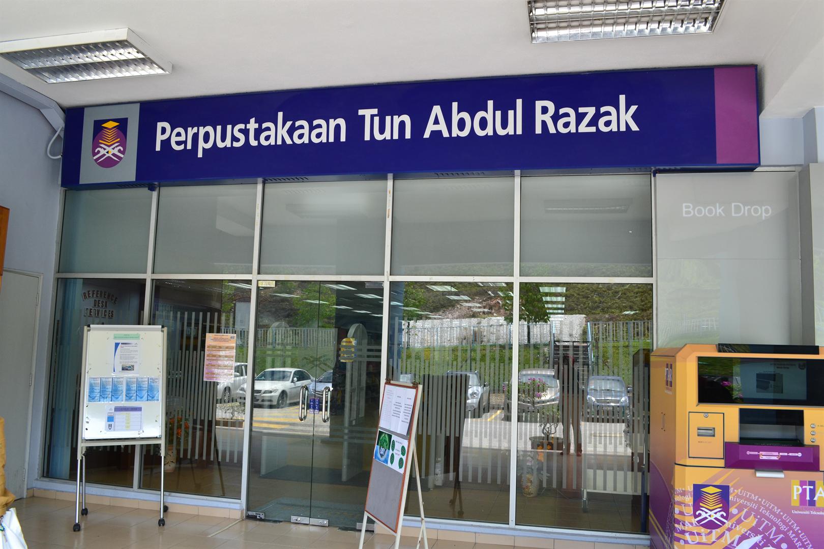 UITM at emaze Presentation