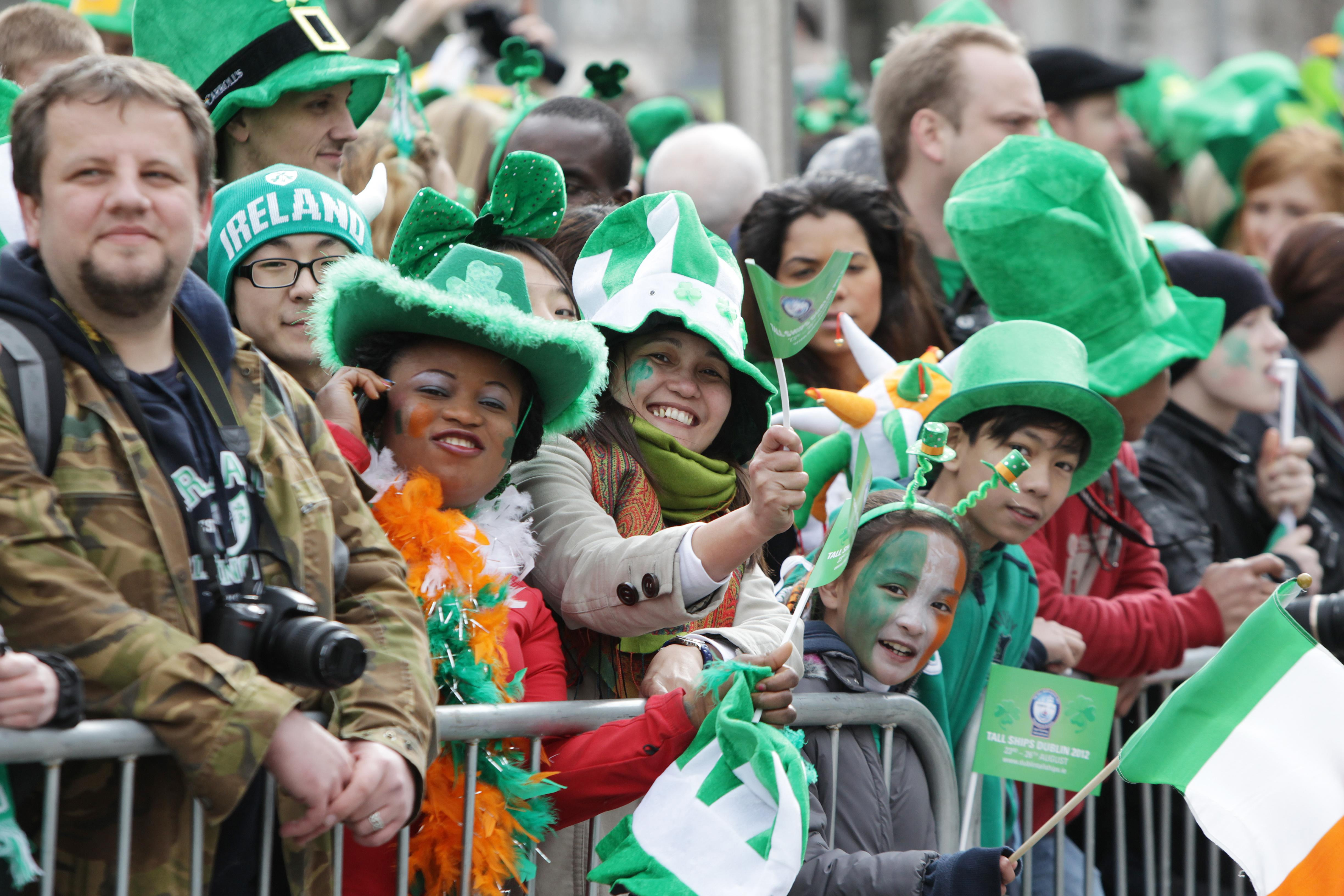 Какие самые популярные праздники. St Patrick's Day Dublin. Св Патрик ирландский праздник. Ирландия люди. Северные ирландцы.