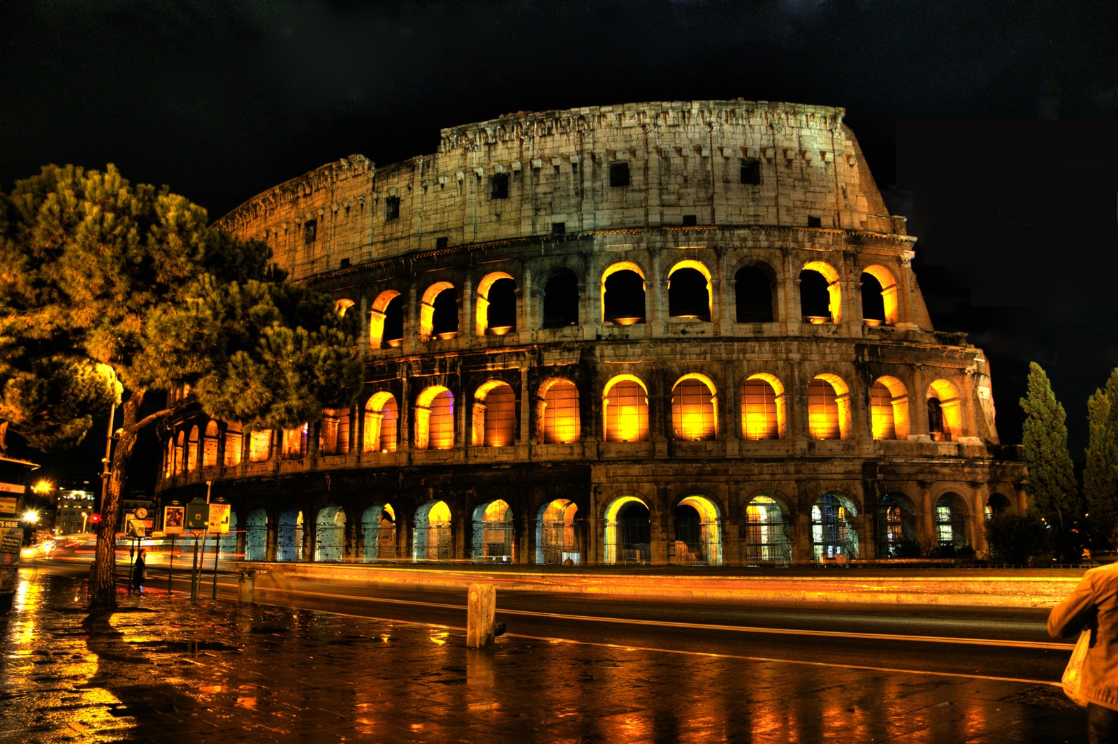 Колизей самая самая. Ночной Колизей Рим. Италия Колизей ночью. Рим Колизей Арена. Рим достопримечательности Колизей.