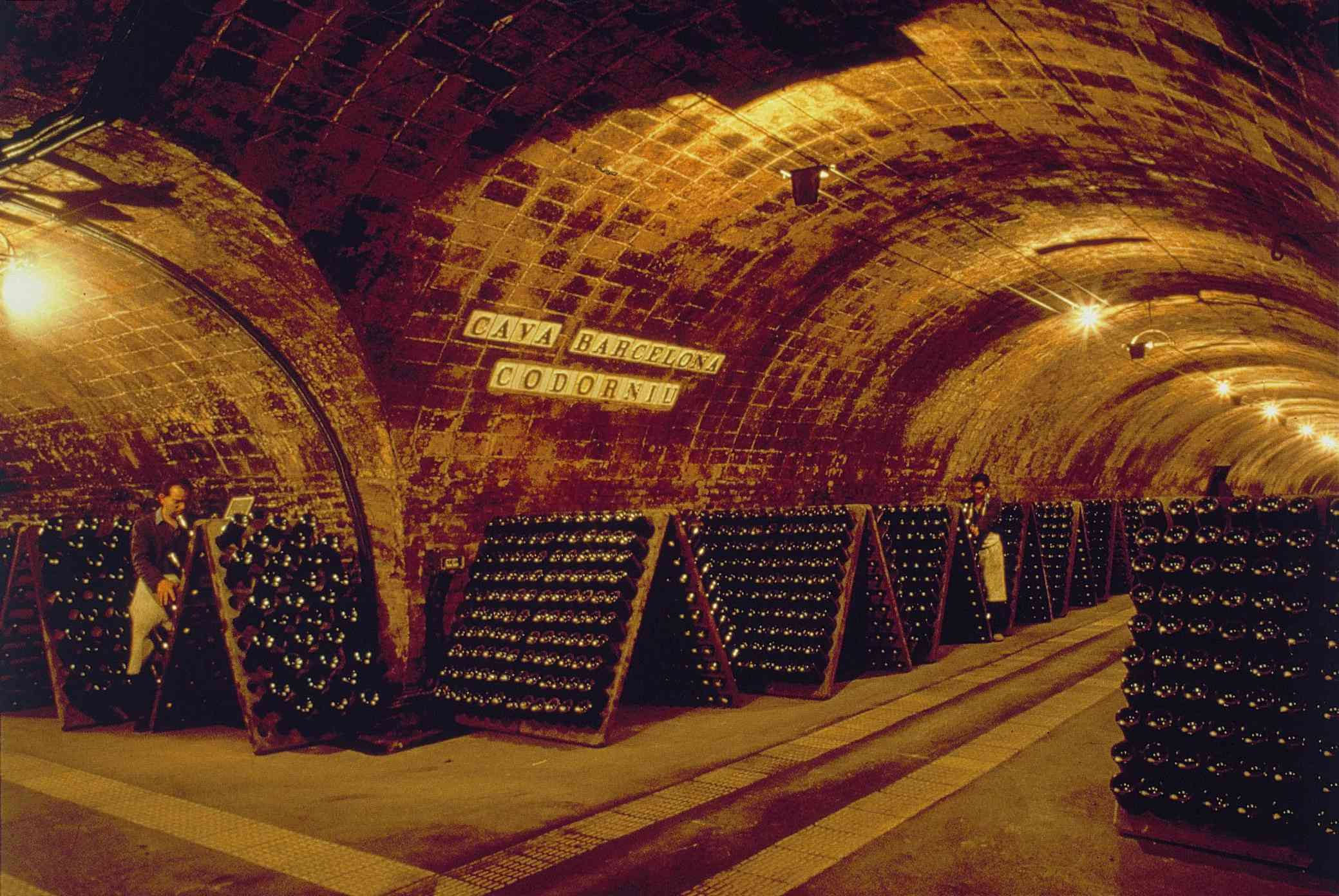 Винные погреба Кодорню. Винодельня Кодорнью хранилище. Wine Cellars at Fort USA.