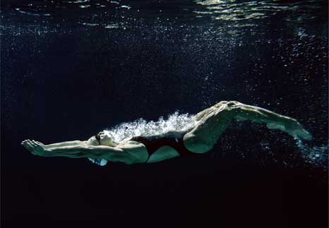 L swim. Эстетика плавания девочки.