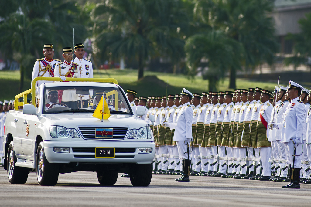 Малайзия день. Армия Малайзии. Малайзия военный парад. Малайзия день рождения короля. Малайзийки военные.