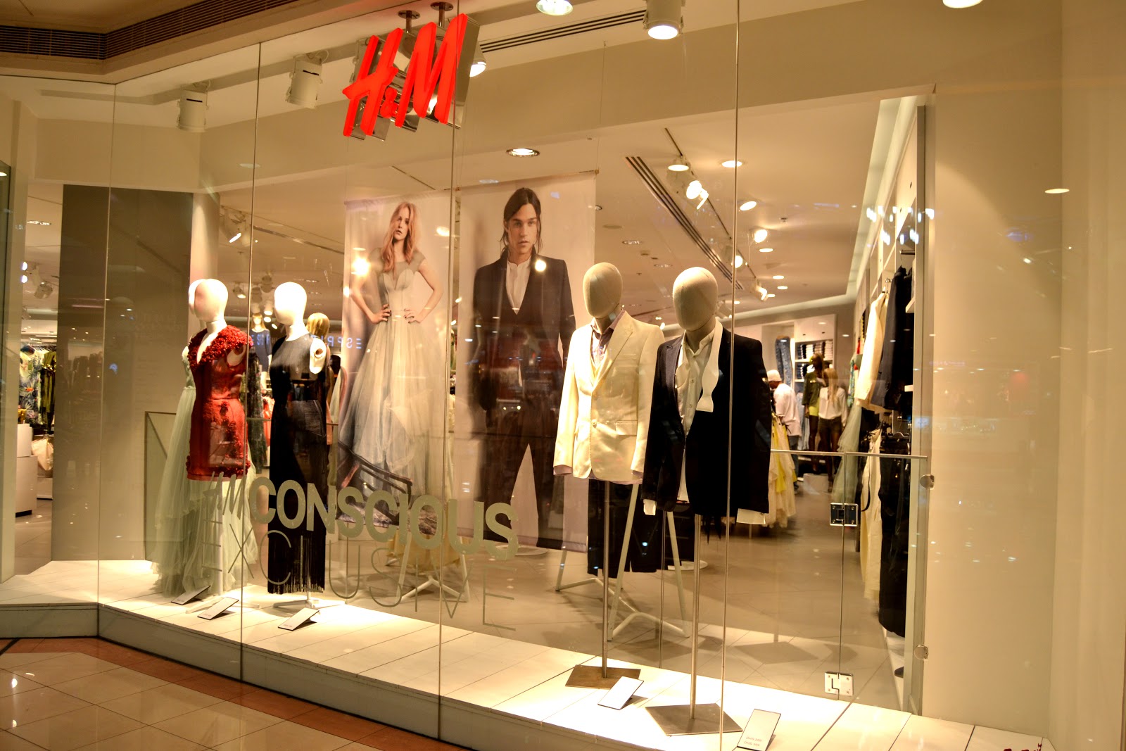 H&M at emaze Presentation