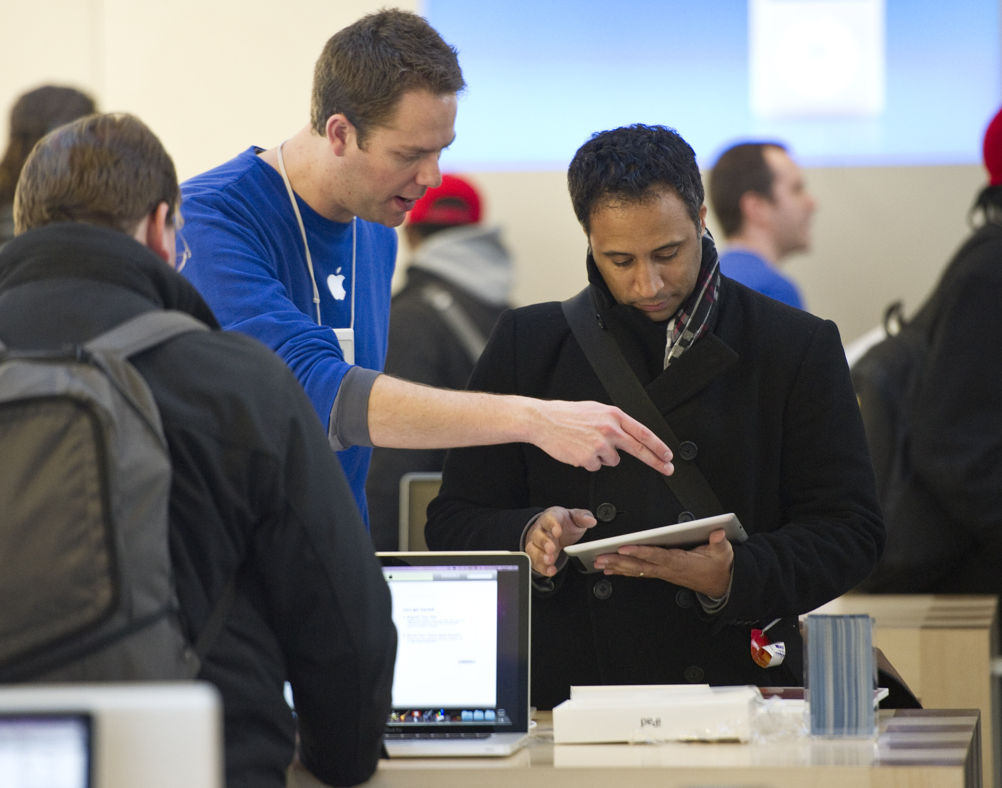 Apple employees. Apple Store Employee. Apple Employees number. Information about Apple Employees.