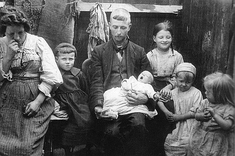 rich and poor families in victorian times