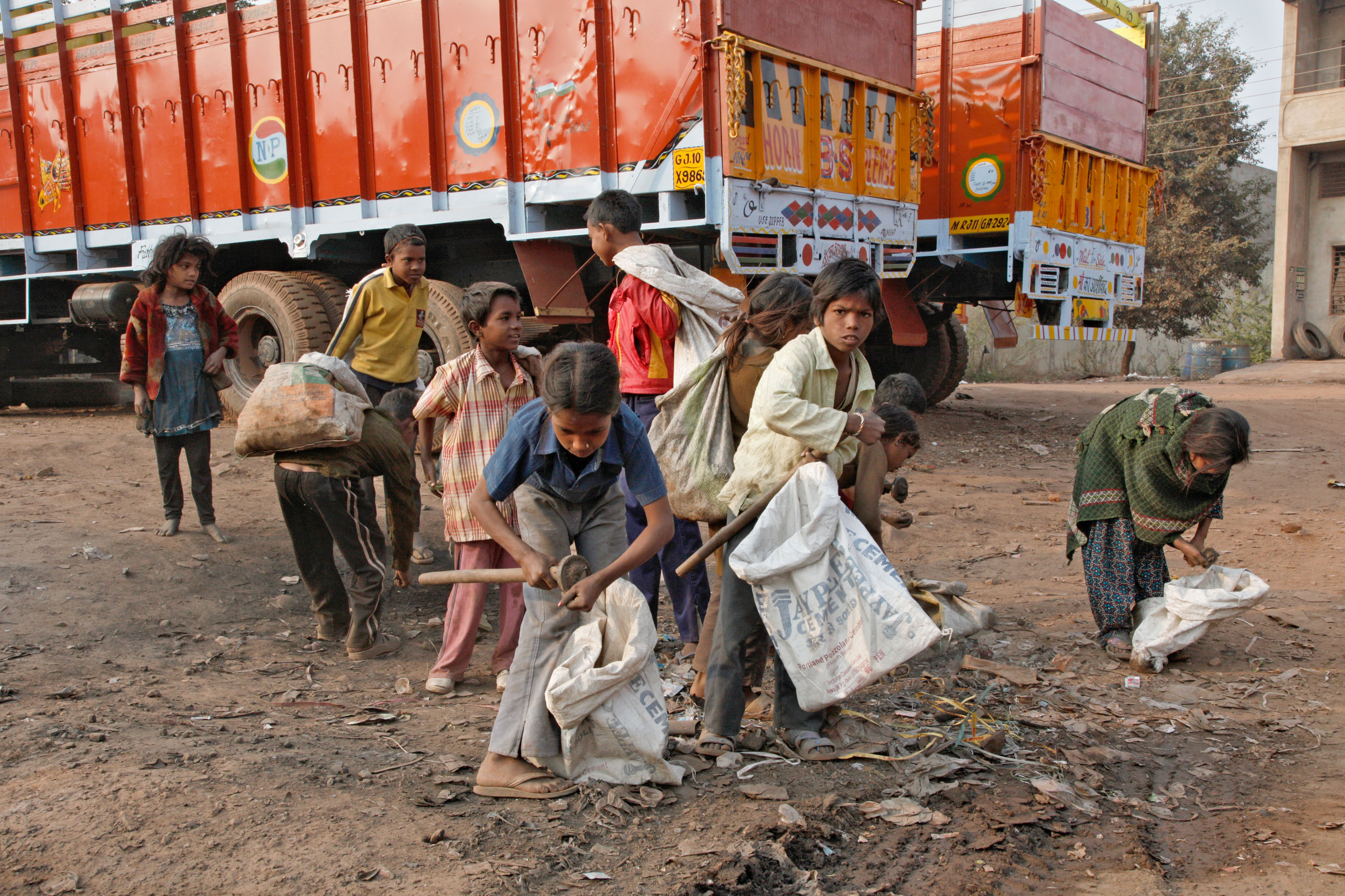 Пятою рабскою. Детский труд в современном мире. Детский рабский труд в Индии. Тяжелый детский труд. Эксплуатация детского труда.