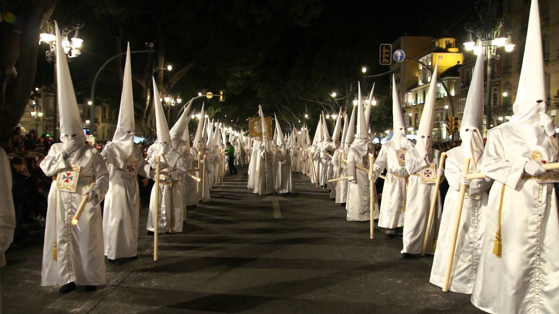 La santa. Semana Santa в Испании. Семана Санта Малага. Ку клукс клан. Страстная неделя Испания.