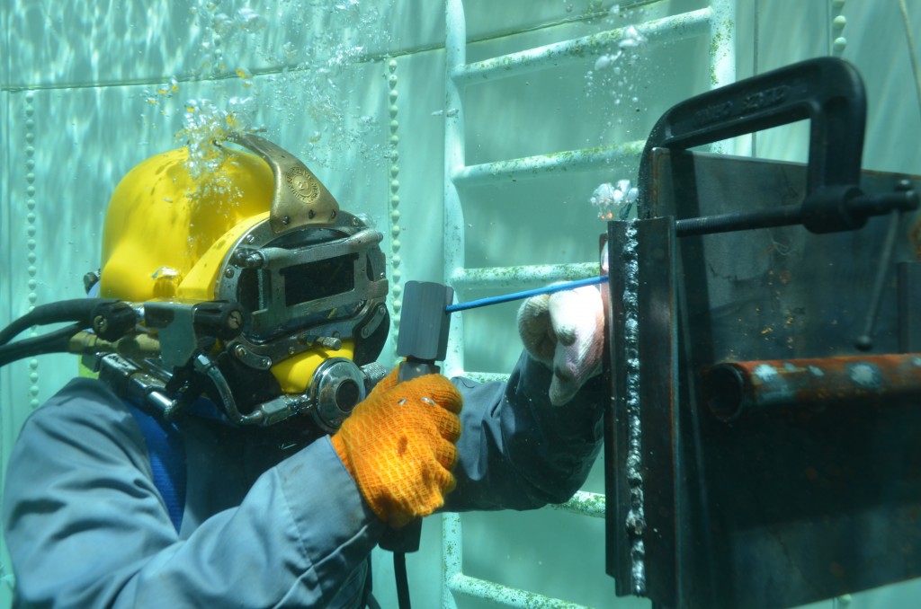 How much do underwater welders make?
