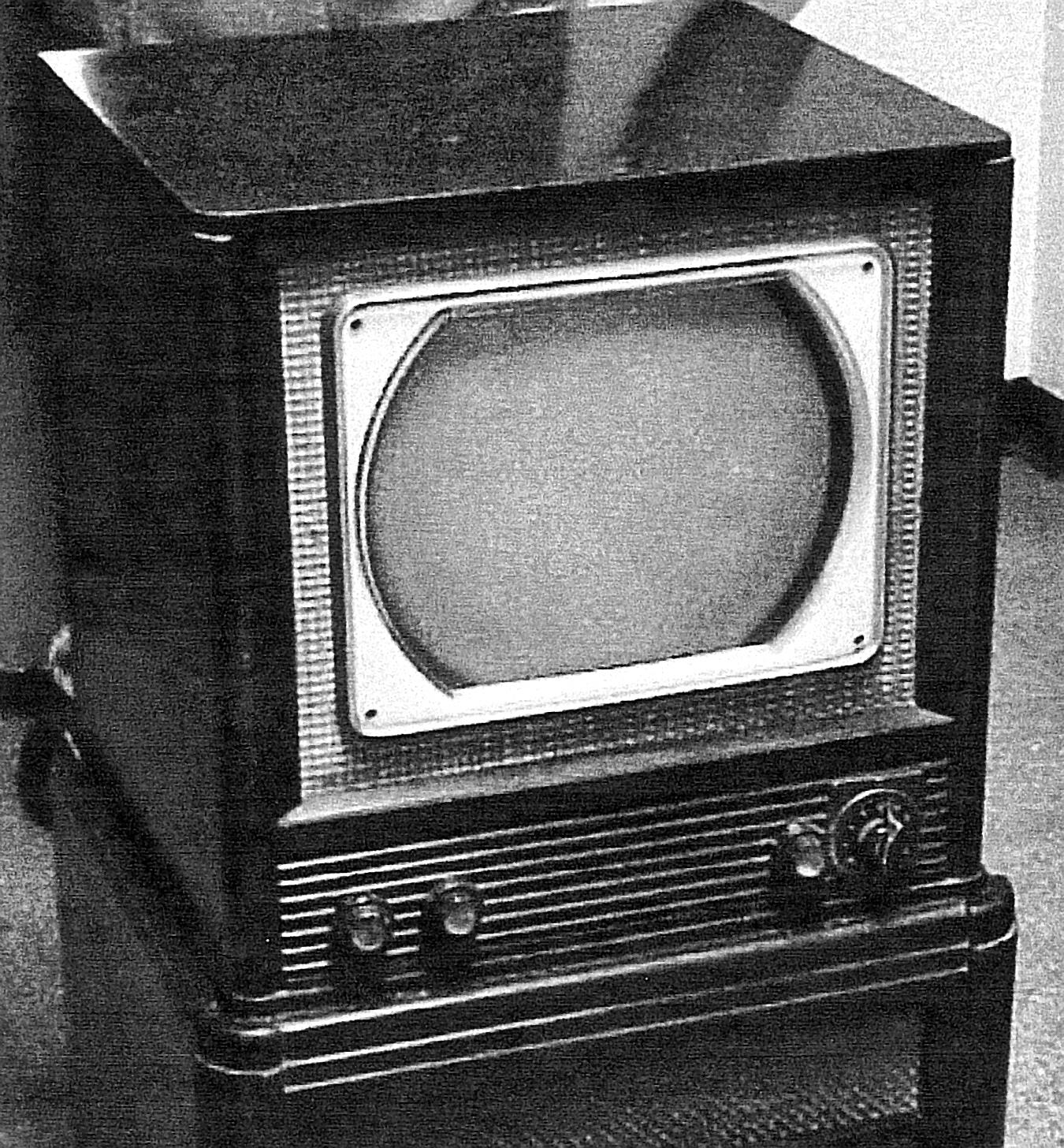 Первый плоский телевизор. Телевизор «Telefunken Fe-III» 1934. Телевизор Raytheon 1949. Телевизор RCS TT-5.