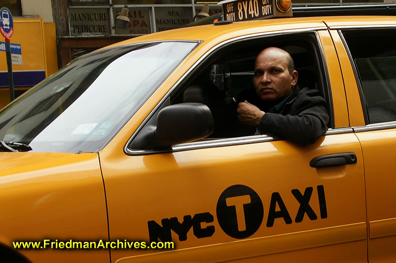 Мужик имеет в такси мерзавку